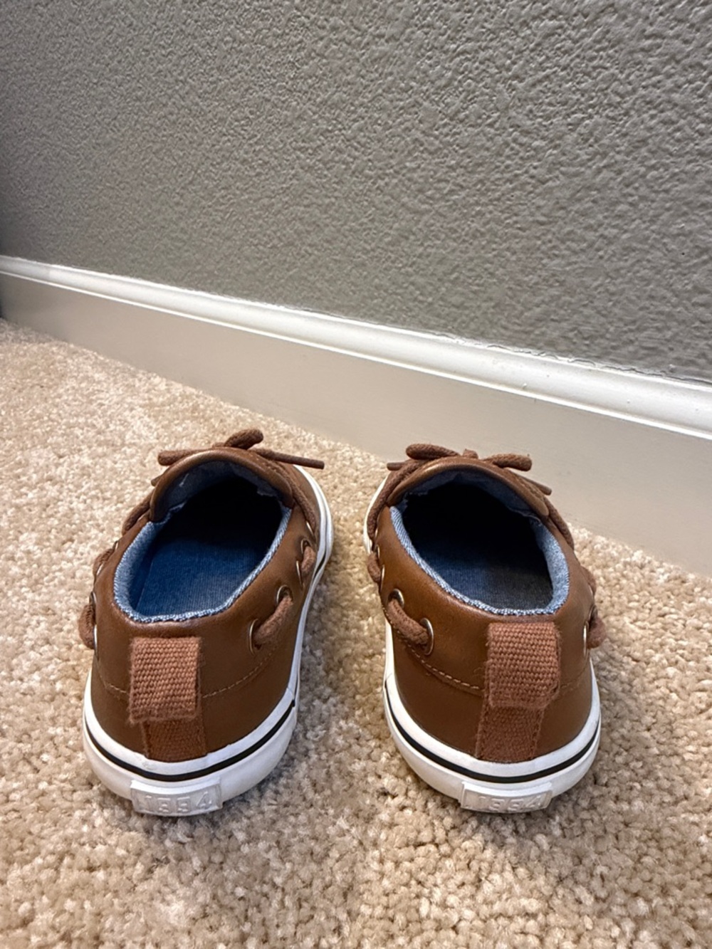 Old Navy Faux-Leather Boat Shoes for Toddler Boys Kids in Dark Cognac Size 8 - Picture 4 of 6